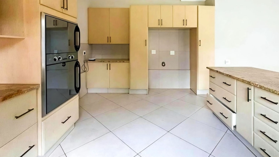 To Let 4 Bedroom Property for Rent in The Wilds Gauteng