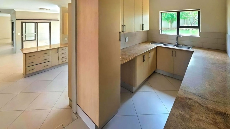 To Let 4 Bedroom Property for Rent in The Wilds Gauteng