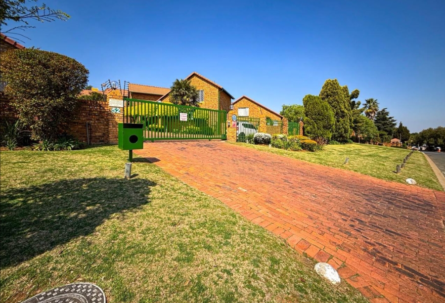 2 Bedroom Property for Sale in Bassonia Gauteng