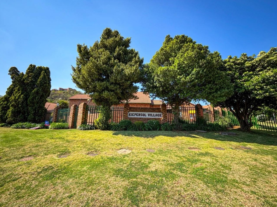 2 Bedroom Property for Sale in Bassonia Gauteng