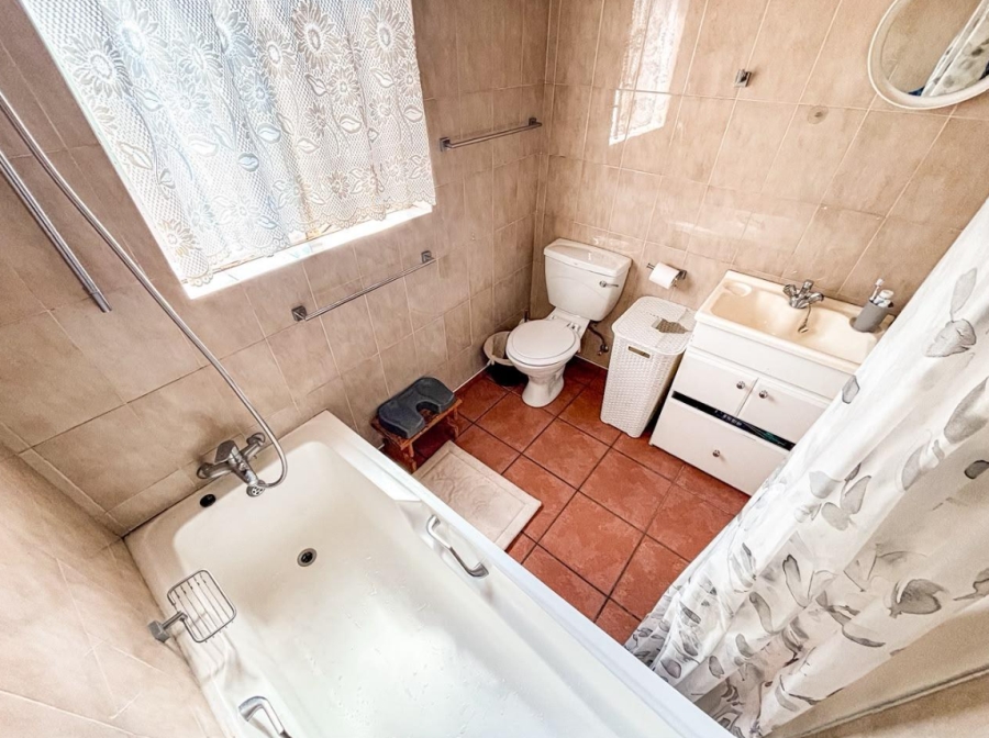2 Bedroom Property for Sale in Bassonia Gauteng