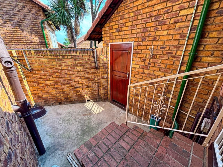 2 Bedroom Property for Sale in Bassonia Gauteng