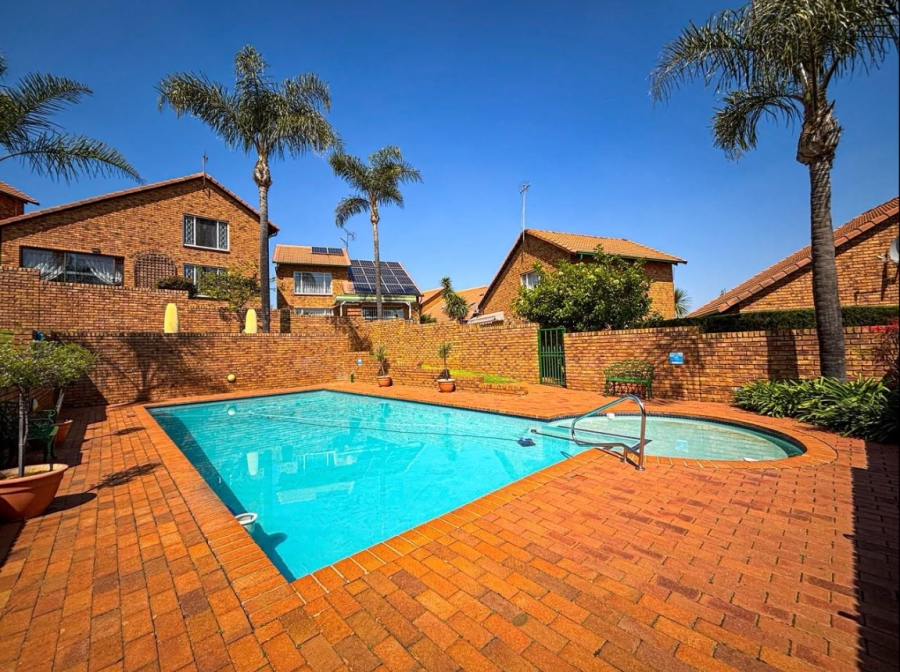 2 Bedroom Property for Sale in Bassonia Gauteng