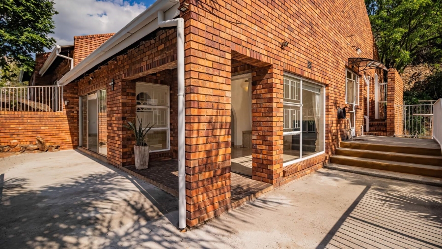 4 Bedroom Property for Sale in Glenvista Gauteng