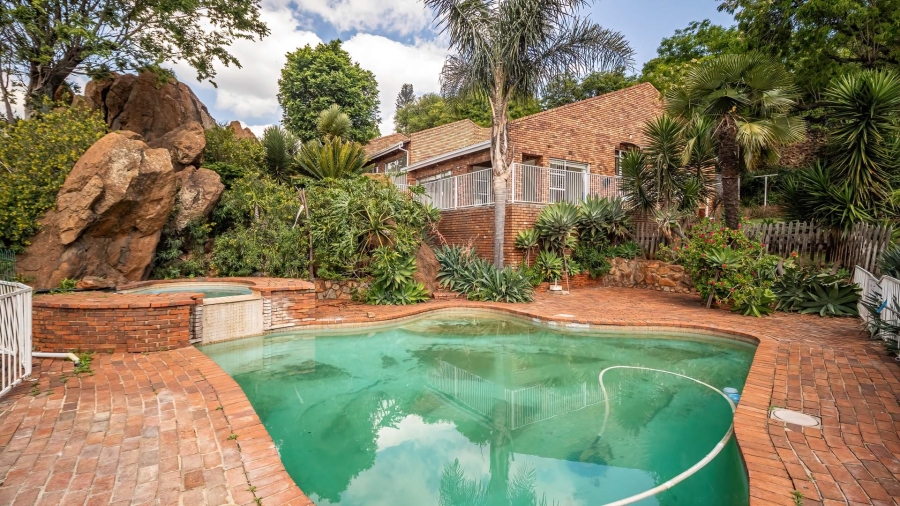 4 Bedroom Property for Sale in Glenvista Gauteng
