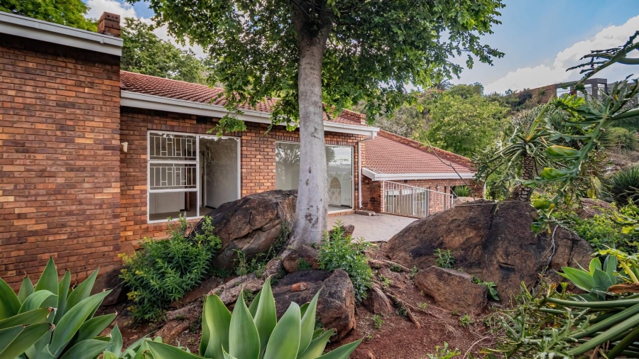 4 Bedroom Property for Sale in Glenvista Gauteng