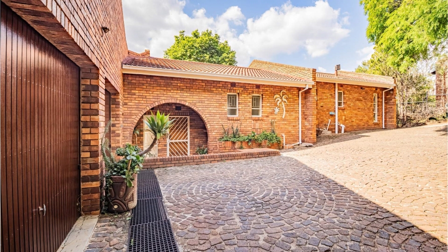 4 Bedroom Property for Sale in Glenvista Gauteng