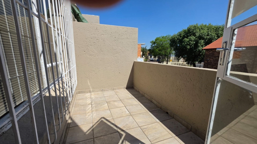 2 Bedroom Property for Sale in New Redruth Gauteng