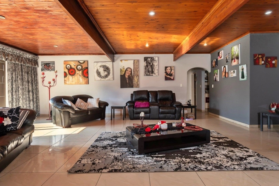 4 Bedroom Property for Sale in Verwoerdpark Gauteng