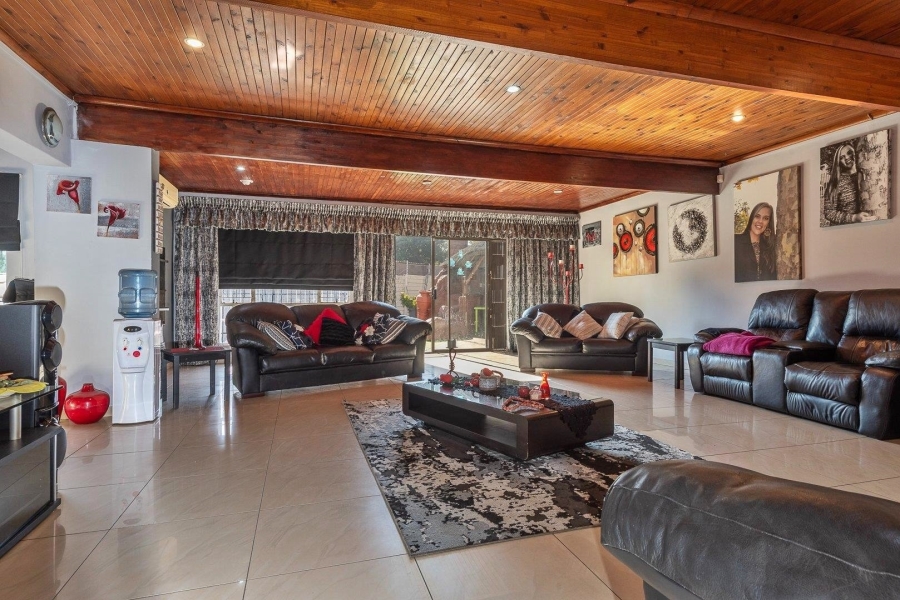 4 Bedroom Property for Sale in Verwoerdpark Gauteng