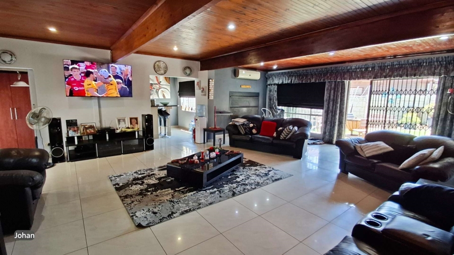 4 Bedroom Property for Sale in Verwoerdpark Gauteng
