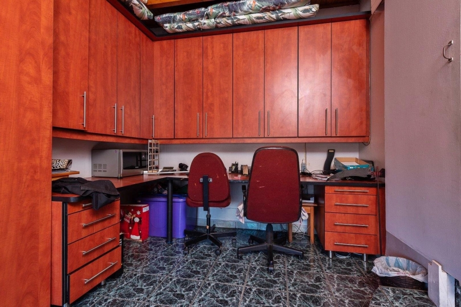 4 Bedroom Property for Sale in Verwoerdpark Gauteng