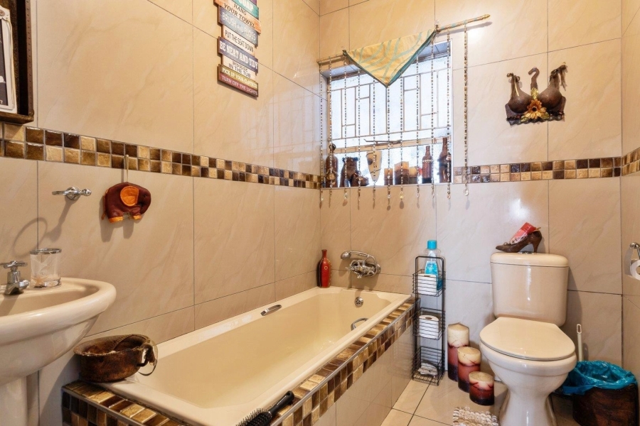 4 Bedroom Property for Sale in Verwoerdpark Gauteng