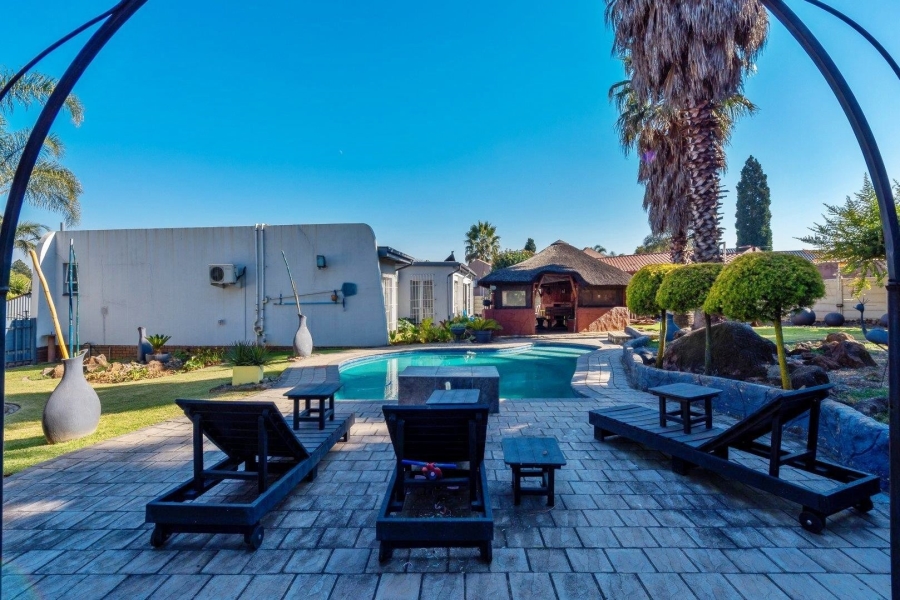 4 Bedroom Property for Sale in Verwoerdpark Gauteng