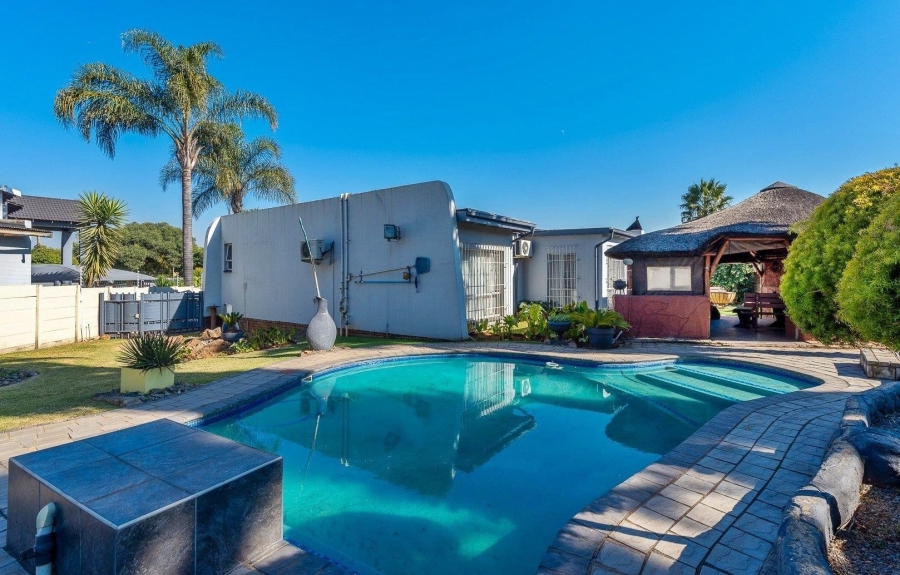 4 Bedroom Property for Sale in Verwoerdpark Gauteng