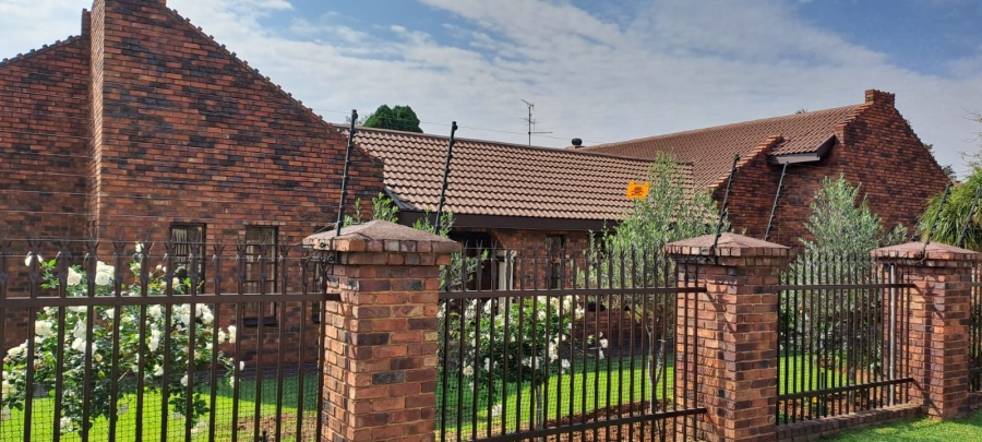 4 Bedroom Property for Sale in Brackenhurst Gauteng