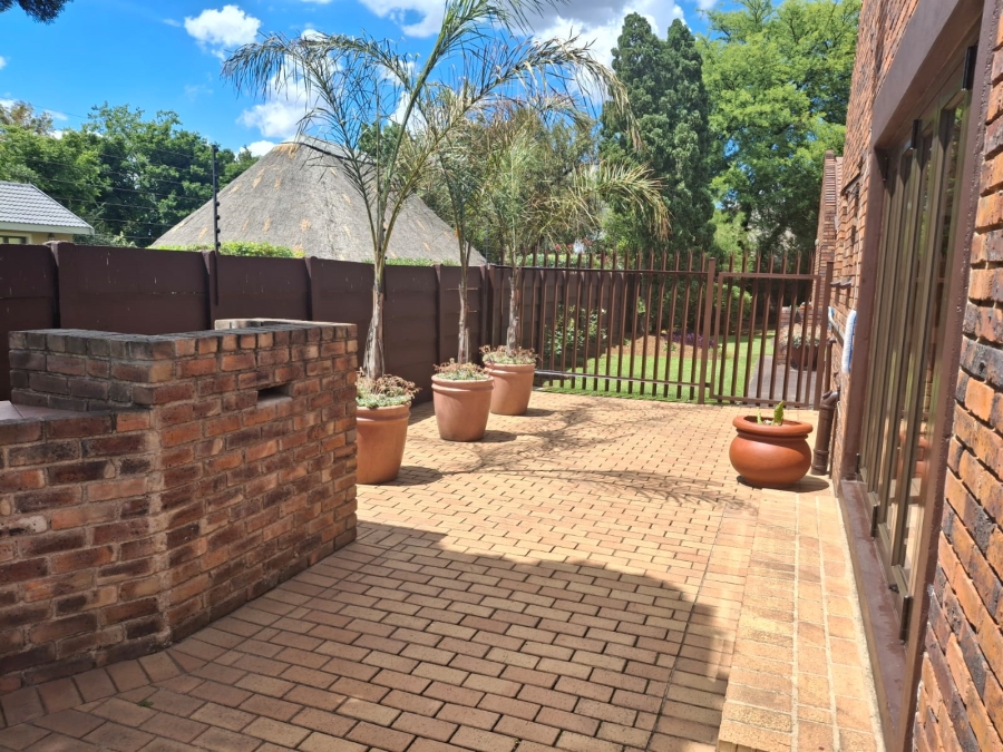 4 Bedroom Property for Sale in Brackenhurst Gauteng