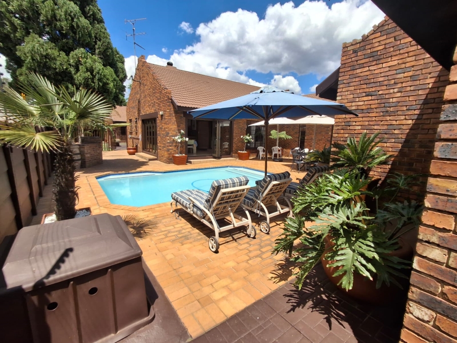 4 Bedroom Property for Sale in Brackenhurst Gauteng
