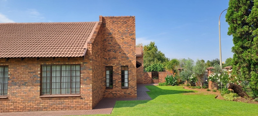 4 Bedroom Property for Sale in Brackenhurst Gauteng