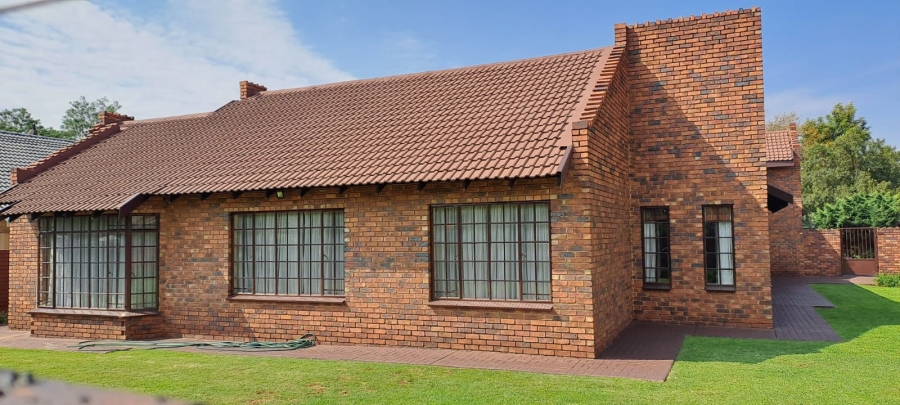4 Bedroom Property for Sale in Brackenhurst Gauteng