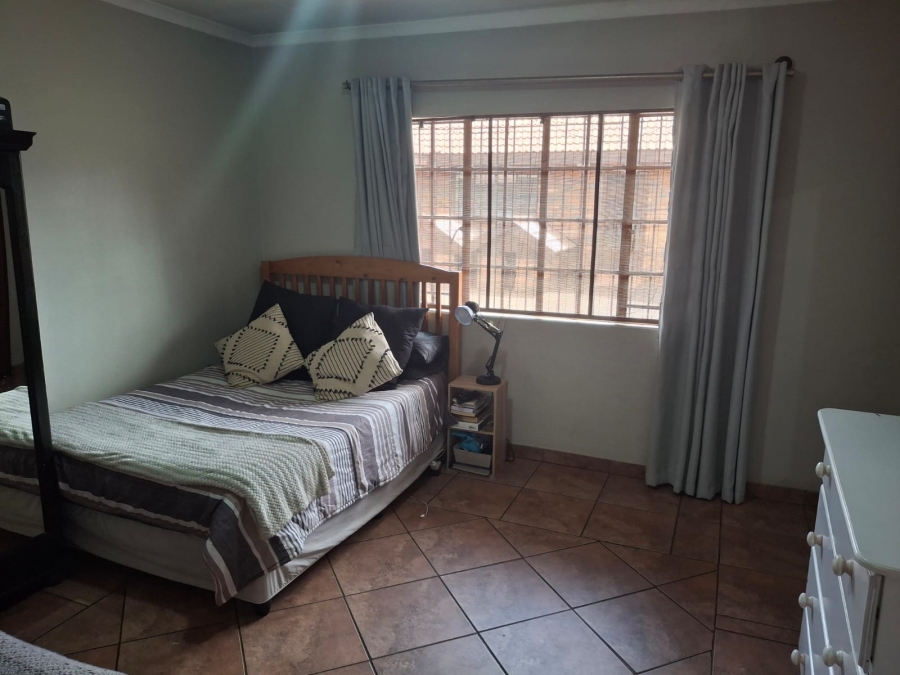 4 Bedroom Property for Sale in Brackenhurst Gauteng