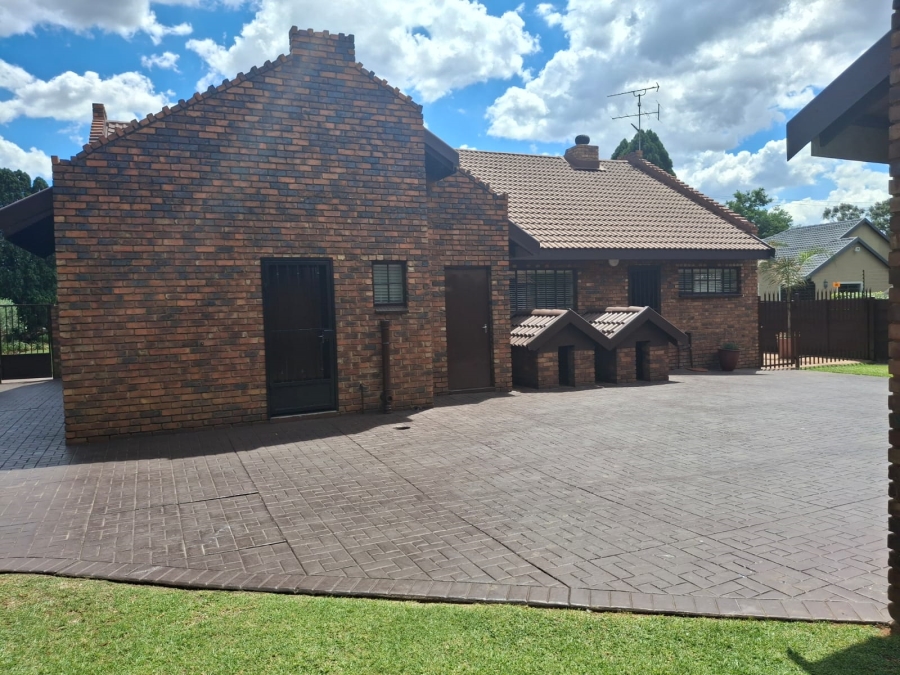 4 Bedroom Property for Sale in Brackenhurst Gauteng