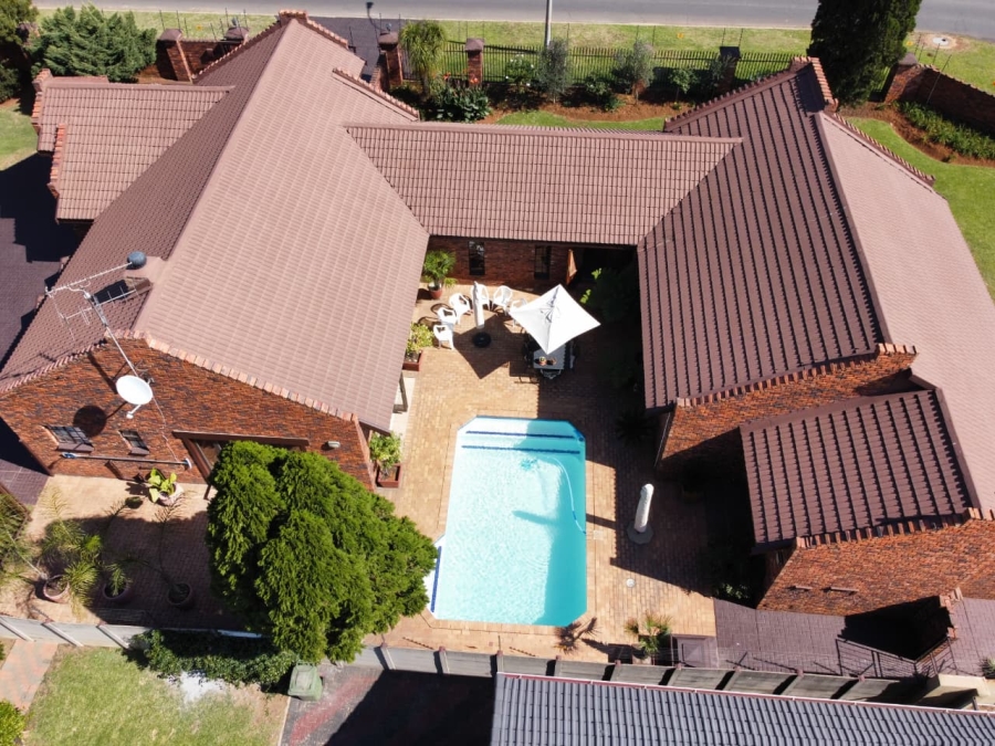 4 Bedroom Property for Sale in Brackenhurst Gauteng