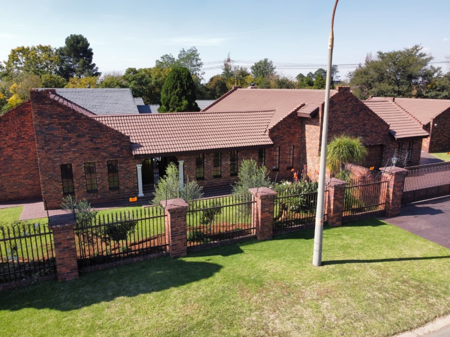 4 Bedroom Property for Sale in Brackenhurst Gauteng
