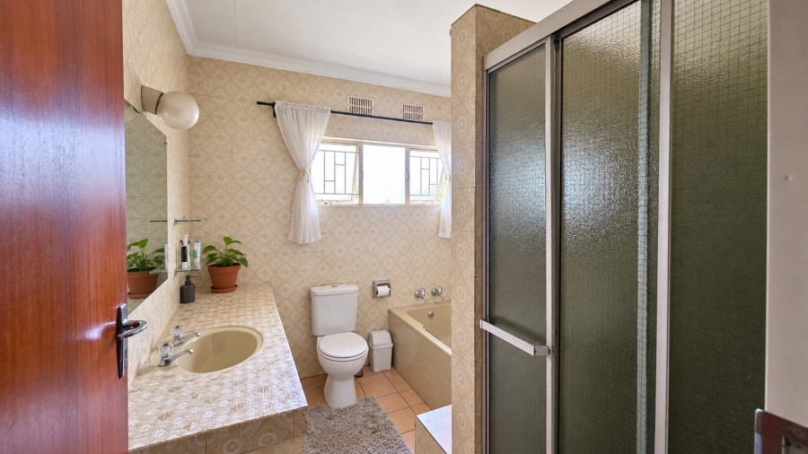 4 Bedroom Property for Sale in Rant En Dal Gauteng