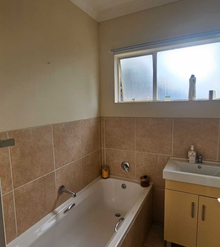 4 Bedroom Property for Sale in Rant En Dal Gauteng