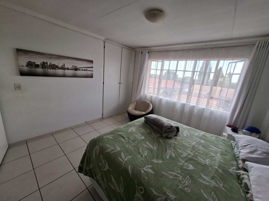 To Let 2 Bedroom Property for Rent in Weltevreden Park Gauteng