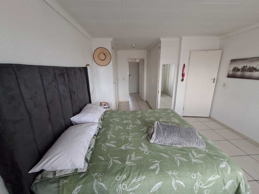 To Let 2 Bedroom Property for Rent in Weltevreden Park Gauteng