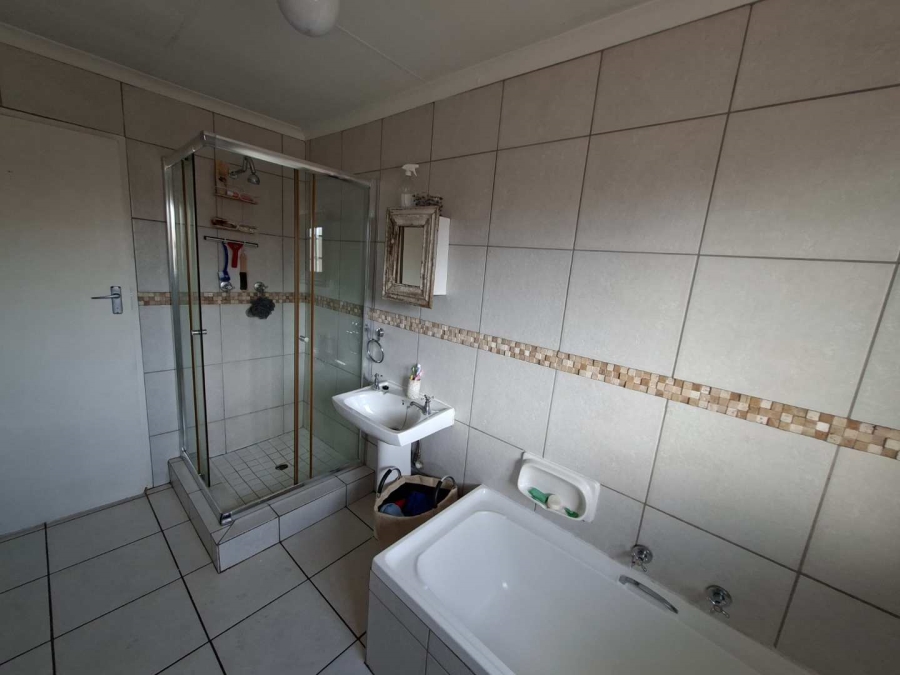 To Let 2 Bedroom Property for Rent in Weltevreden Park Gauteng