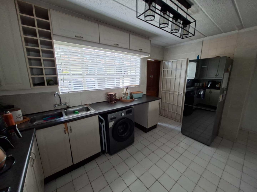 To Let 2 Bedroom Property for Rent in Weltevreden Park Gauteng