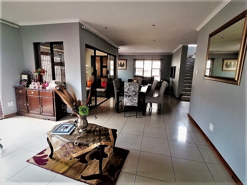 3 Bedroom Property for Sale in Pinehaven Gauteng