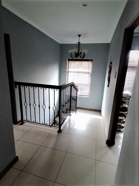 3 Bedroom Property for Sale in Pinehaven Gauteng