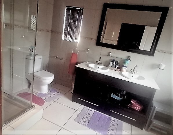 3 Bedroom Property for Sale in Pinehaven Gauteng