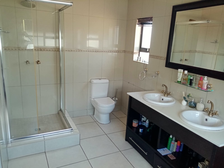 3 Bedroom Property for Sale in Pinehaven Gauteng