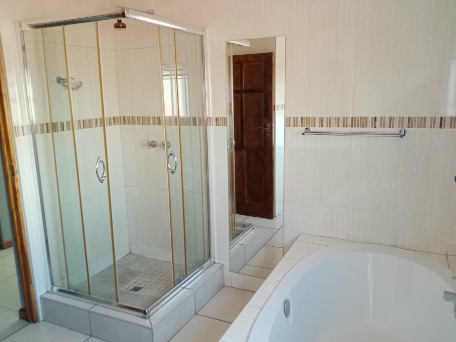 3 Bedroom Property for Sale in Pinehaven Gauteng