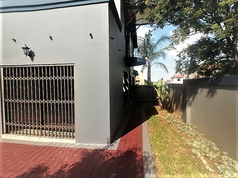 3 Bedroom Property for Sale in Pinehaven Gauteng