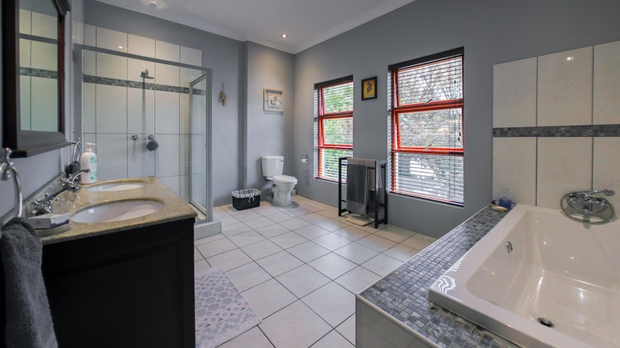 4 Bedroom Property for Sale in Heritage Hill Gauteng