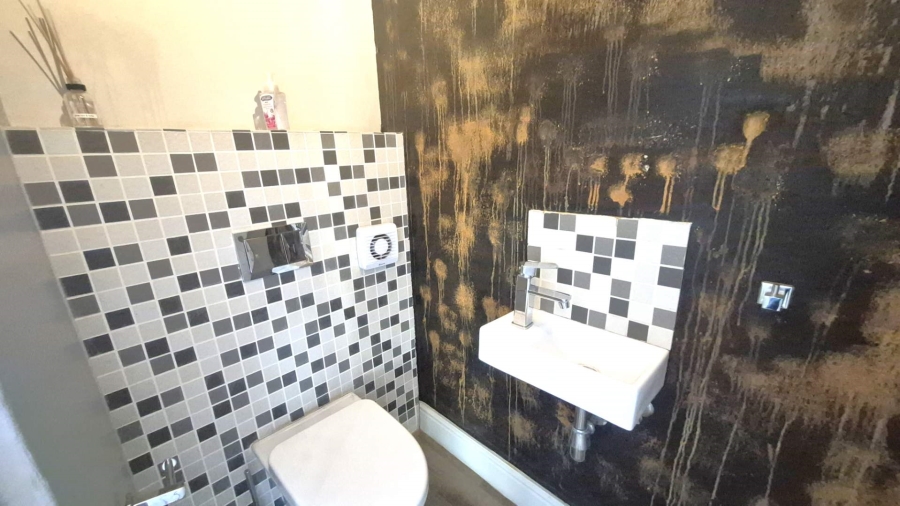 3 Bedroom Property for Sale in Broadacres Gauteng