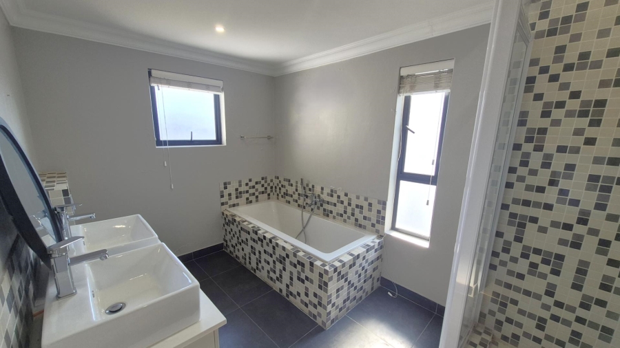 3 Bedroom Property for Sale in Broadacres Gauteng