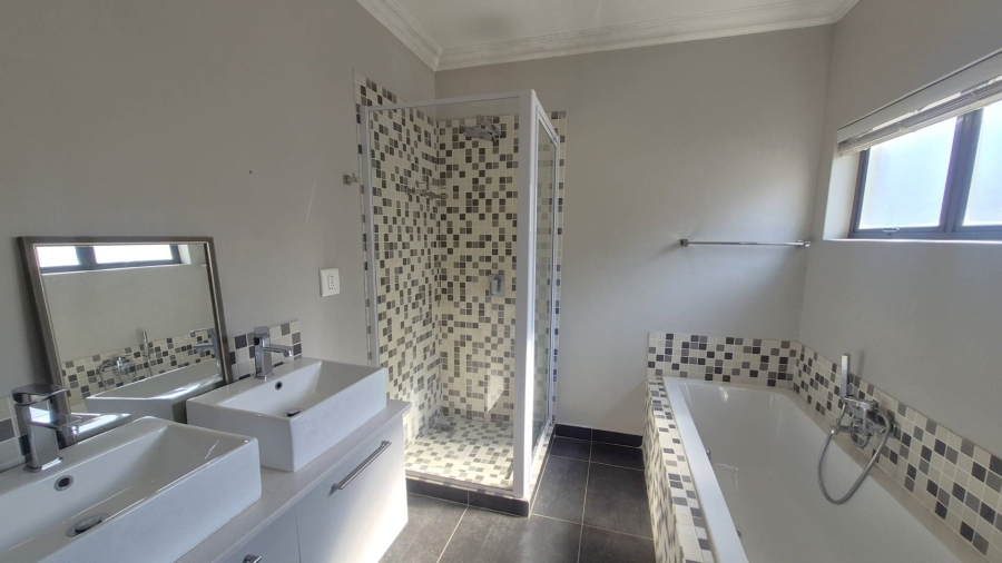 3 Bedroom Property for Sale in Broadacres Gauteng