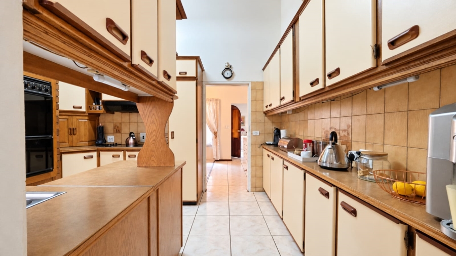 6 Bedroom Property for Sale in Randhart Gauteng