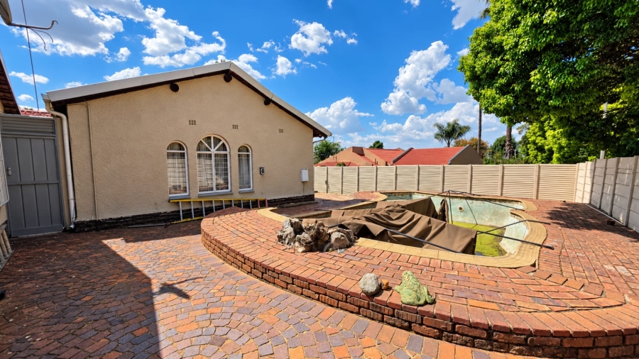 6 Bedroom Property for Sale in Randhart Gauteng