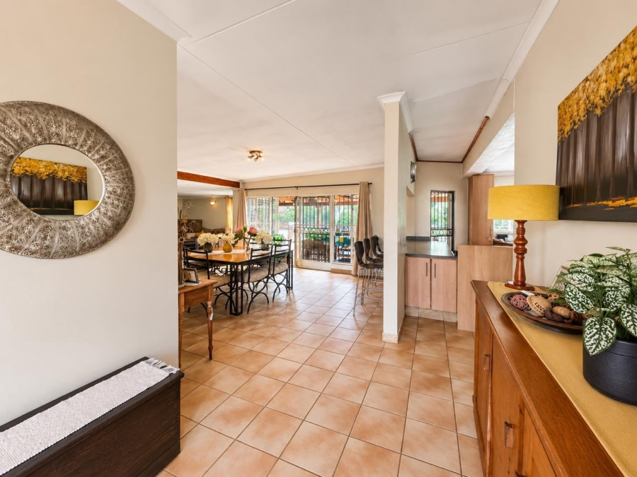 4 Bedroom Property for Sale in Garsfontein Gauteng