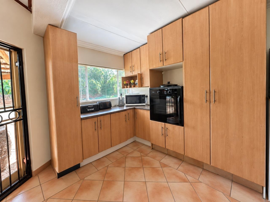 4 Bedroom Property for Sale in Garsfontein Gauteng