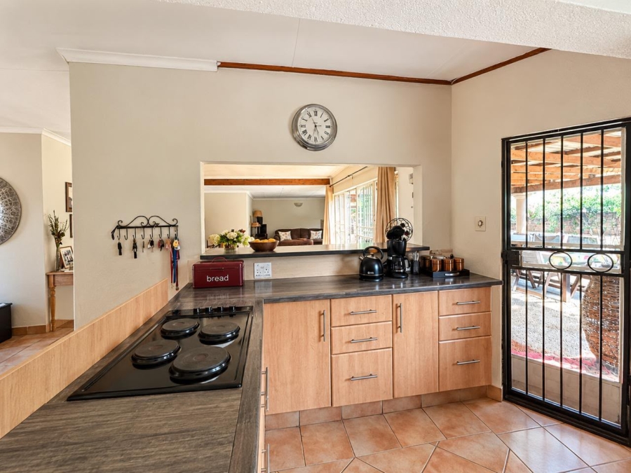 4 Bedroom Property for Sale in Garsfontein Gauteng