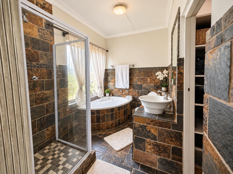 4 Bedroom Property for Sale in Garsfontein Gauteng